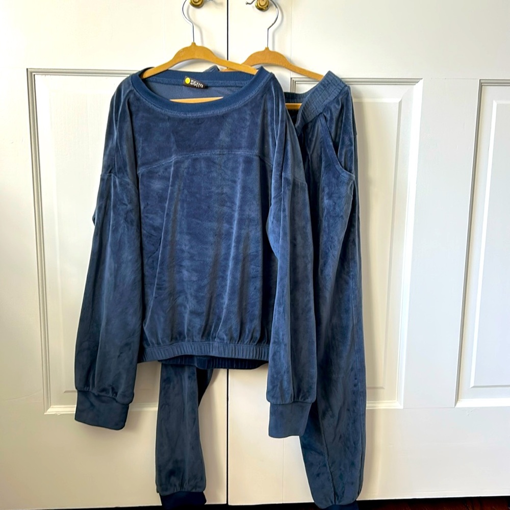 Zella Girls Size 8/10 super SOFT sweatsuit